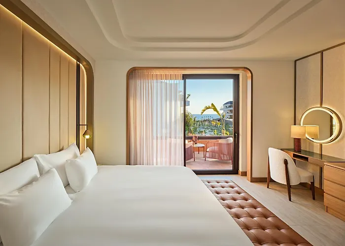 Xo Cape Arnna Hotel