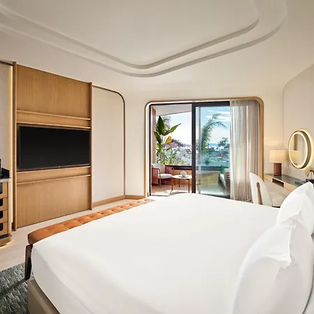 Xo Cape Arnna Hotel
