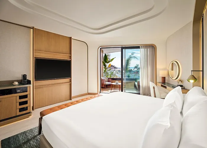 Xo Cape Arnna Hotel